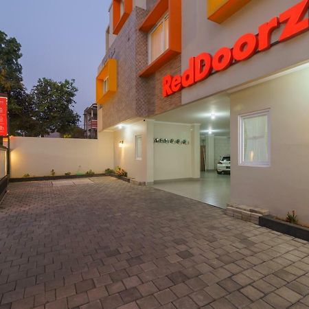 Reddoorz Near Taman Makam Pahlawan Cikutra Hotel Bandung Ngoại thất bức ảnh